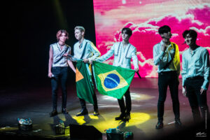 SF9 grupo de kpop realizou show no Brasil, fotografia por Caroline Dadalto